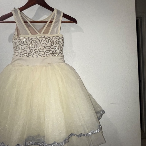 Weissman dance costume, white and silver 14396 size MC - Picture 6 of 17